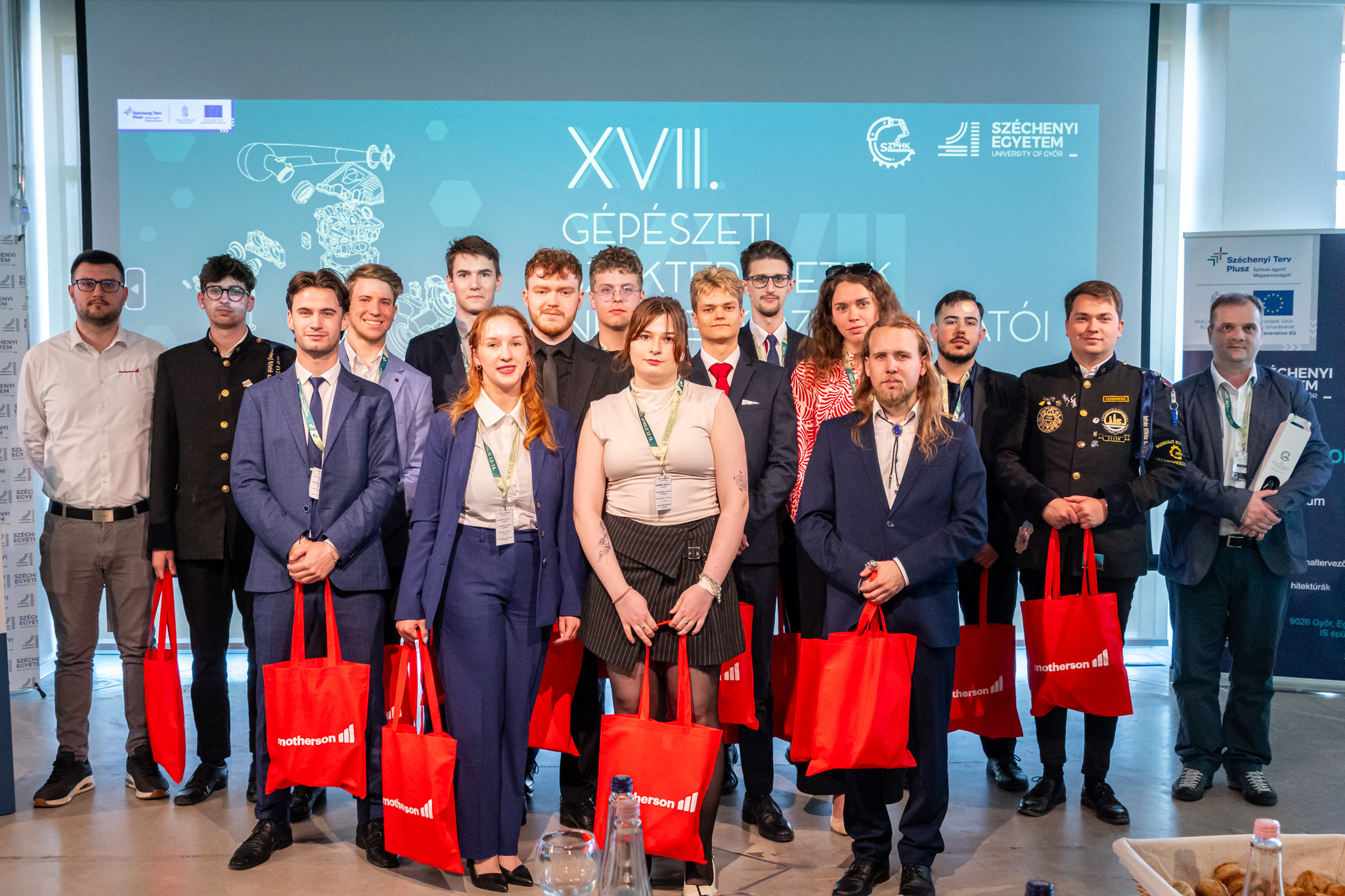 The award-winning teams (Photos: Gergely Nagy)